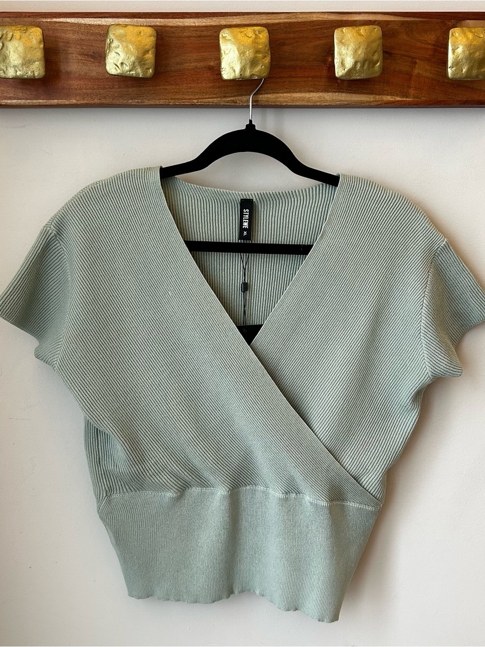 🟢 5 for $25 🟢 BNWT STYLEWE Sage Green Ribbed V-Neck Capsule Wardrobe Minimalism